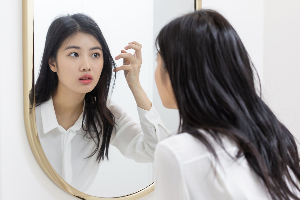 턱이 한쪽으로 틀어지고 눈 높이도 달라졌다면? 관악구한의원 안면비대칭치료가 필요한 신호!