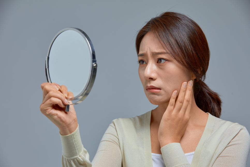 턱관절이 틀어지는 안면비대칭 고민, 수술 없이 서울대입구역 핏한의원에서 해결하세요!